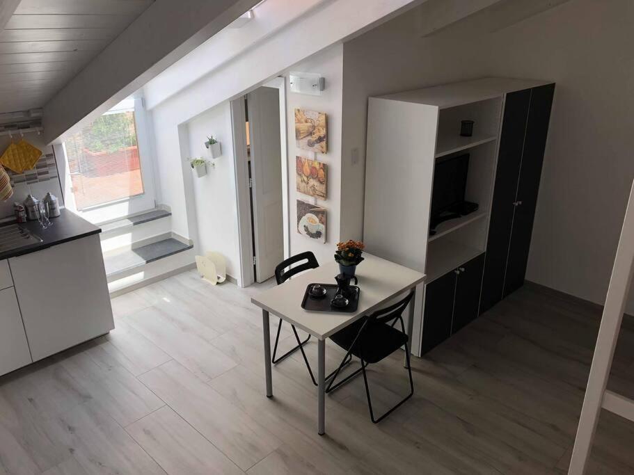 The Sweet Attic Room - De Vivo Realty Meta Di Sorrento Екстериор снимка